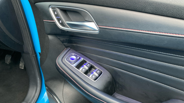 MG Hs 1.5 T-GDI Exclusive 5dr Petrol Hatchback